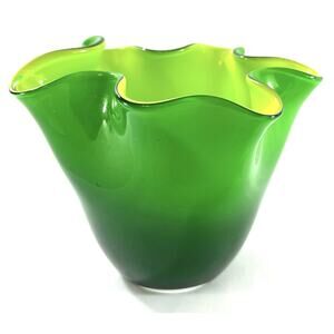 Green Art Glass Vase Handkerchief Rim Murano Style Gorgeous Designs China 4.25”